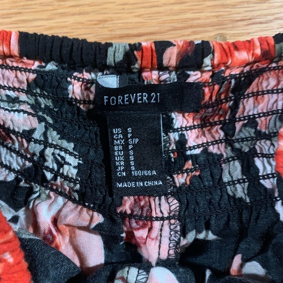 Forever 21 floral and lace shorts size S - Picture 4 of 4